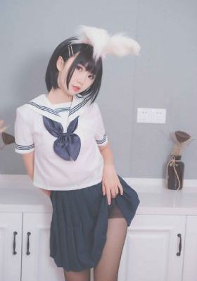 短裙美女坐着岔开腿露内裤_原创独家试爱免费观看视频